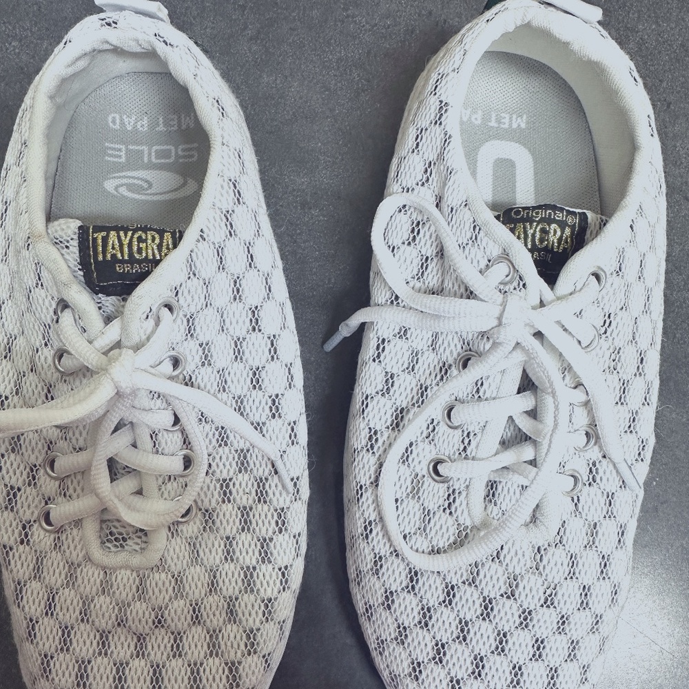 Taygra Corrida size 9 sneakers
